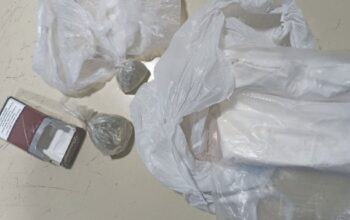 U autu krio više od kilogram droge