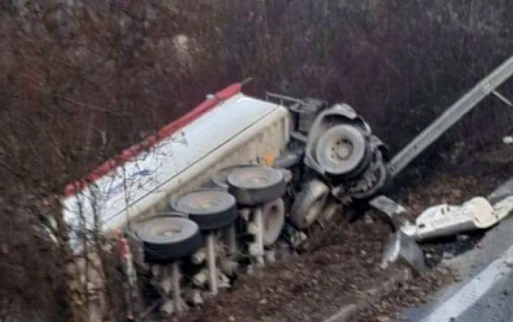 Teška nesreća u BiH: Poginuo vozač kamiona