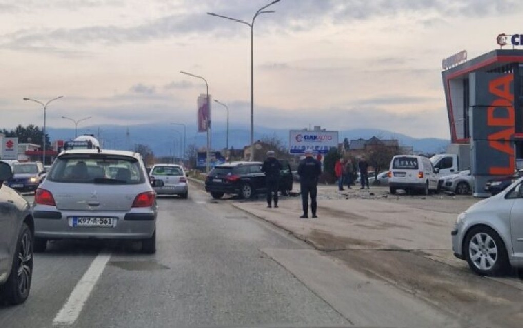 Težak udes na banjalučkom tranzitu! Oštećeno nekoliko vozila, stigla i policija