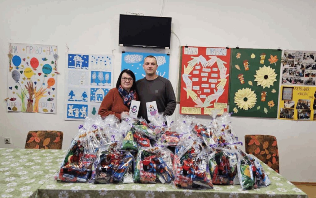 Miličić (SPS) donirao novogodišnje paketiće djeci Udruženja “Korak nade” iz Broda