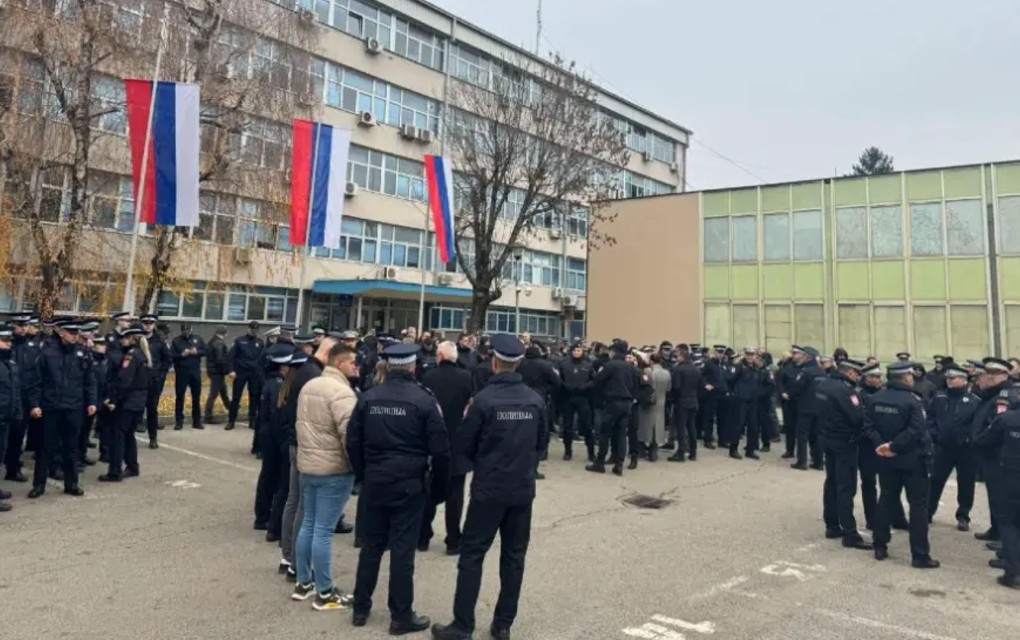 Policija u Republici Srpskoj zaustavila vozila i upalila rotacije u znak sjećanja na Radenka Bašića