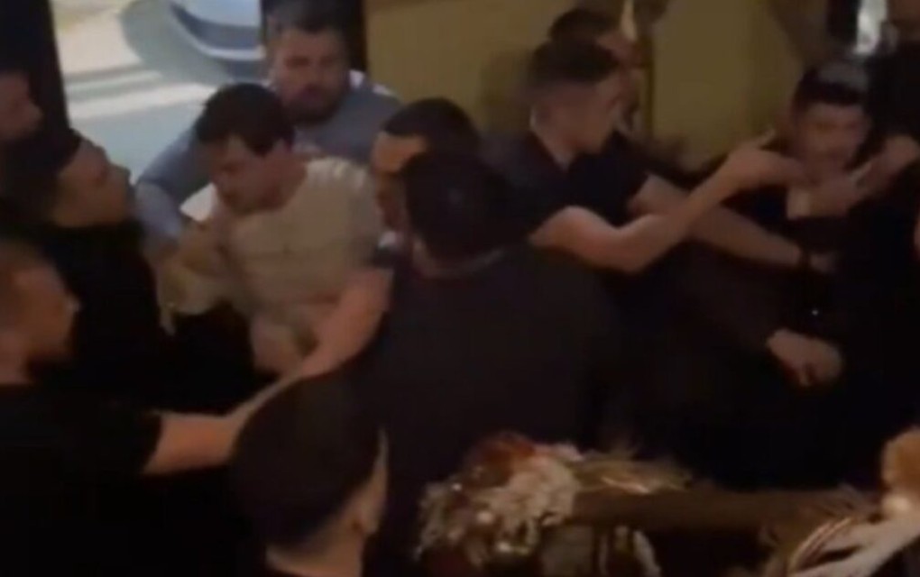 Masovna tuča u restoranu u BiH uz pjesmu Halida Bešlića