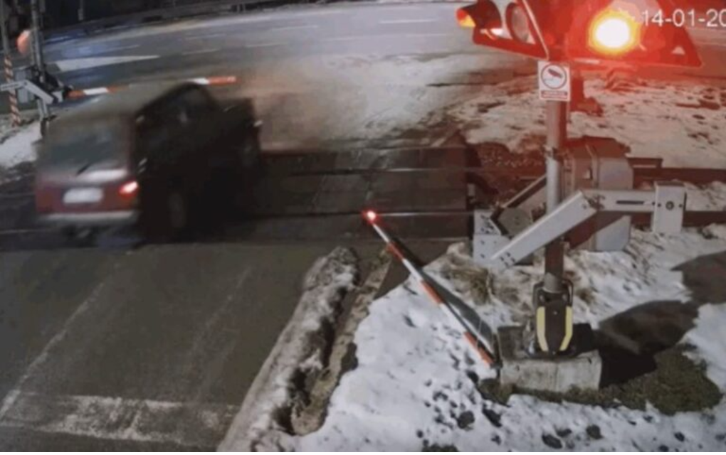 Vozio pijan i bez dozvole! Polomio rampu na jednom od najzloglasnijih prelaza pa uhapšen