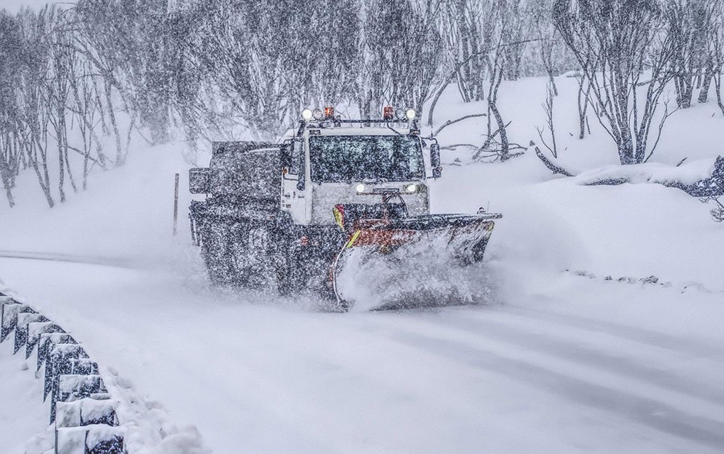 Zbog snijega obustavljen saobraćaj za teretna vozila na više dionica