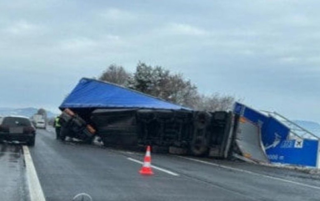 Težak udes u Austriji: Vozaču iz BiH prevrnuo se kamion