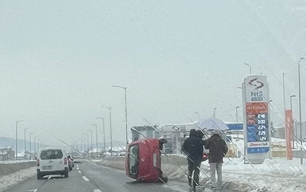 Auto na boku u Banjaluci