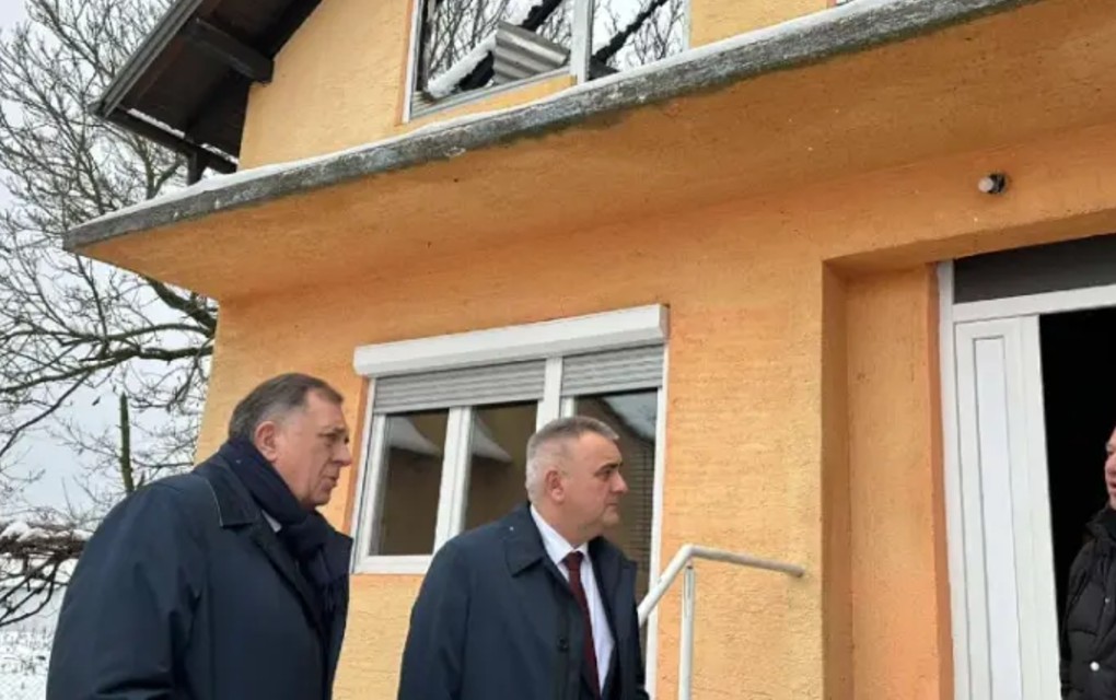 Dodik i Minić obišli porodicu Vasilić, stiže pomoć za obnovu kuće koja je izgorjela u požaru