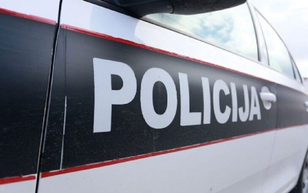 Pale dvije osobe! Oglasio se MUP o ukradenim skupocjenim lovačkim puškama u “audiju”