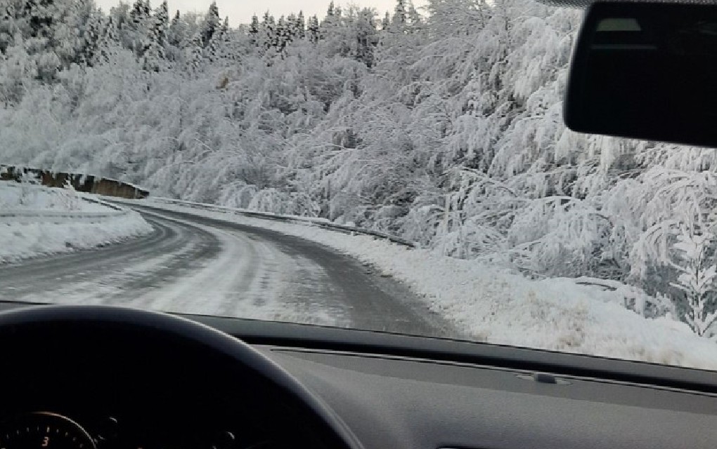 AMS UPOZORAVA: Poledica i ugažen snijeg na kolovozu