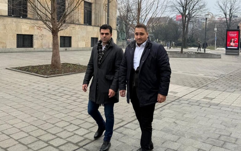 Fotografijom ispred Palate Republike Srpske potpredsjednik SDA izazvao širok raspon reakcija