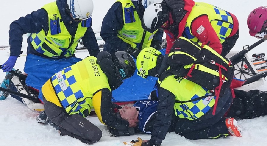 Novi užasan pad na ZOI: Najveći favorit iznesen na nosilima