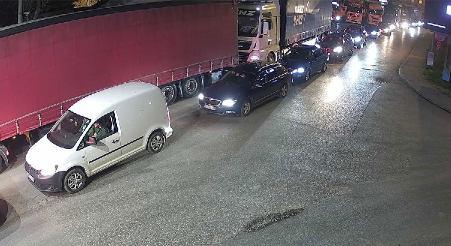 Duge kolone na izlazu iz BiH prema Hrvatskoj