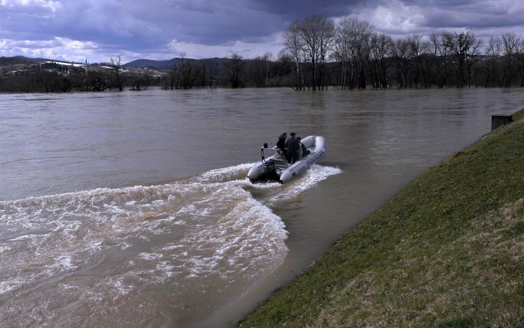 Prevrtanje čamca na Uni: Jedna osoba poginula, traga se za nestalima