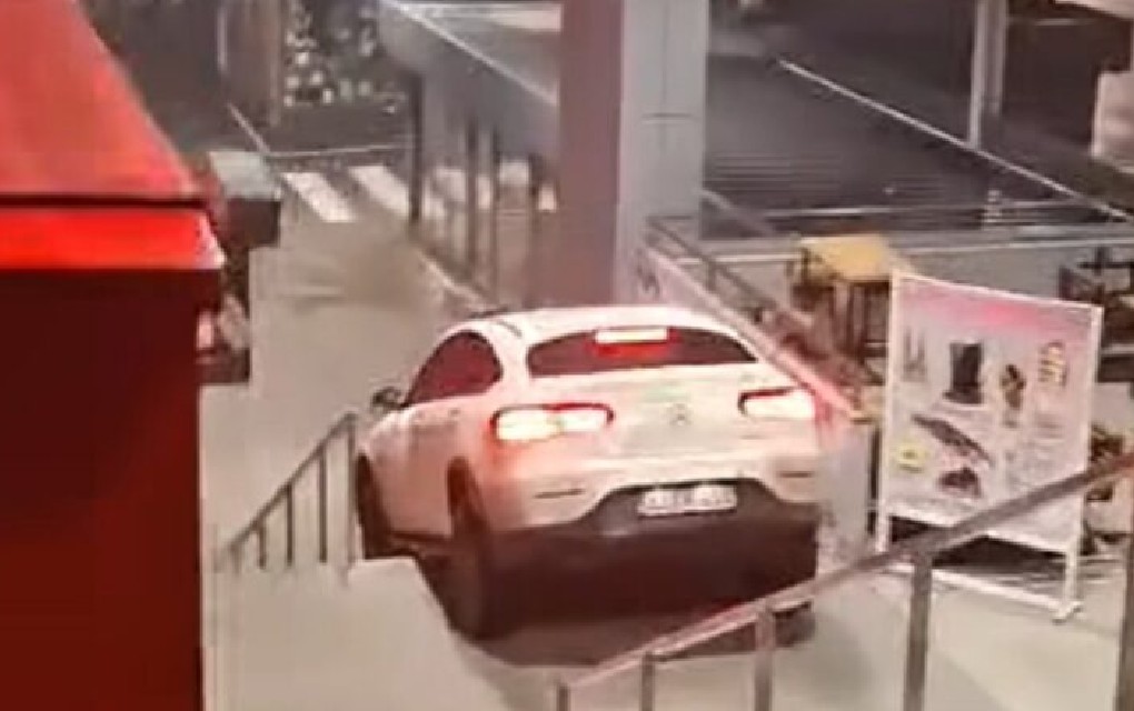 U krvi imao 2,2 promila! Uhapšen vozač koji se “mercedesom” spustio niz stepenice Tržnice