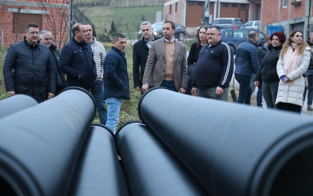 Selak donirao oborinske cijevi za mještane Drakulića