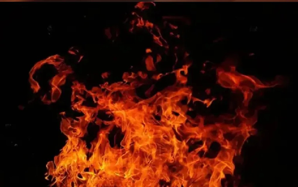 Zapaljen automobil u Sarajevu: Kamere snimile paljevinu i bjekstvo osumnjičenog