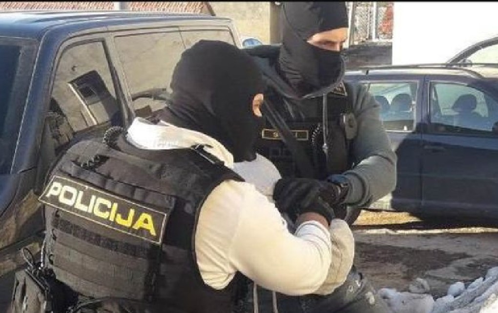 Uhapšeno pet lica, pronađena droga i novac