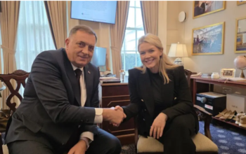 dodik sa sekretarom donalda trampa