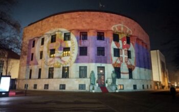 palata u bojama zastava srbije i srpske