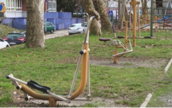 polomljeno dječije igralište