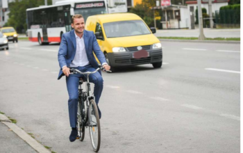 stanivuković na biciklu