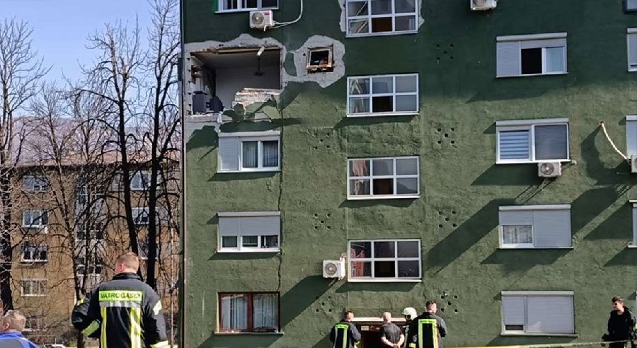 Policija o eksploziji: Teško povrijeđeni supružnici, izbijeni zidovi s obje strane zgrade