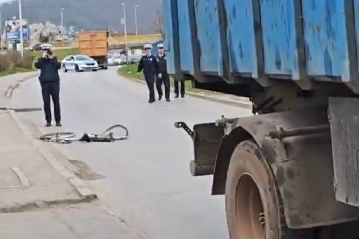 Udes u Banjaluci! Kamion pregazio bicikl
