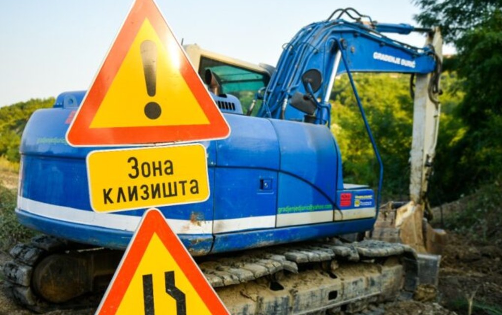 Klizište u Banjaluci: Ugrožen stambeni objekat, garaža i put na Starčevici