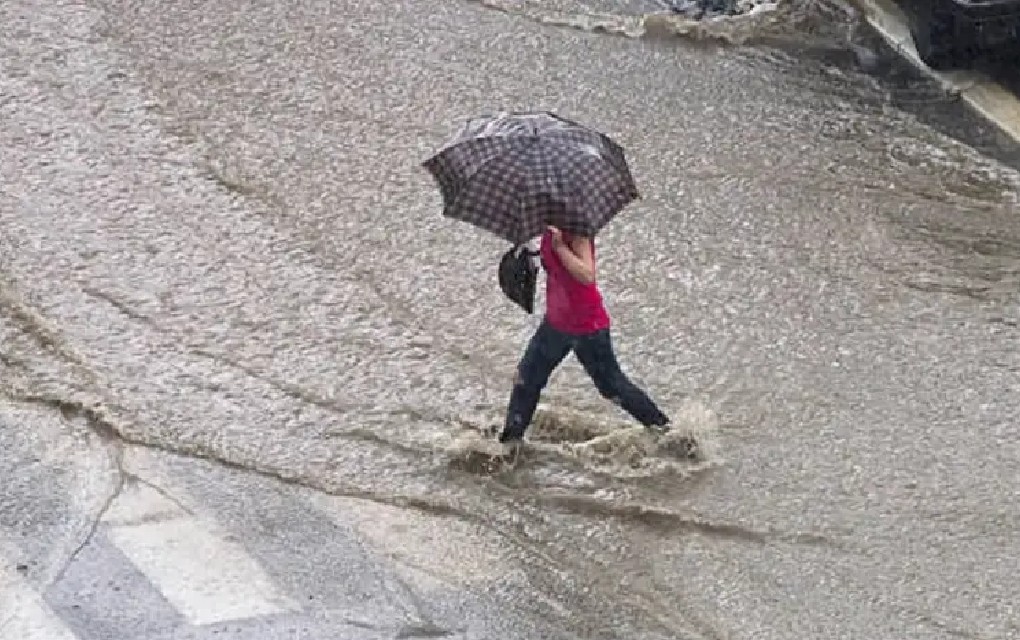 Snažno nevrijeme u Hrvatskoj, ulice pod vodom