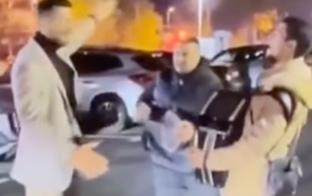 Đoković ulicama Beograda uz harmoniku pjeva poznati hit Marinka Rokvića