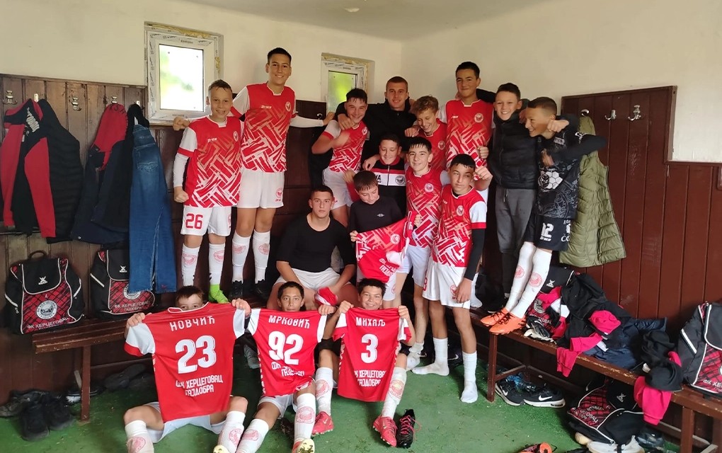 Lopta kao veza sa zavičajem