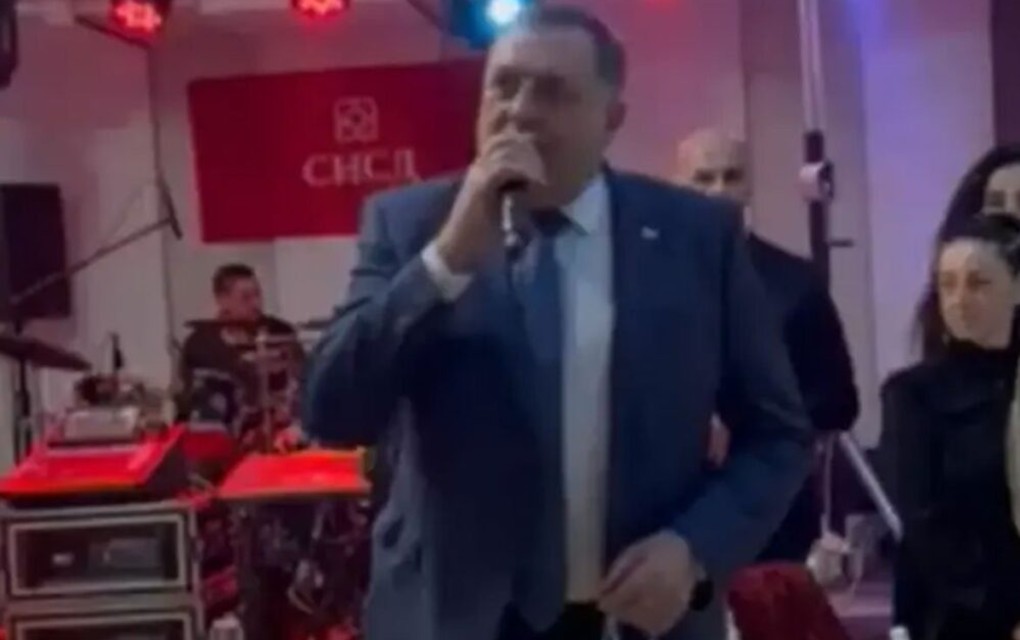 Dodik zapjevao hit Miroslava Ilića na proslavi u Bijeljini