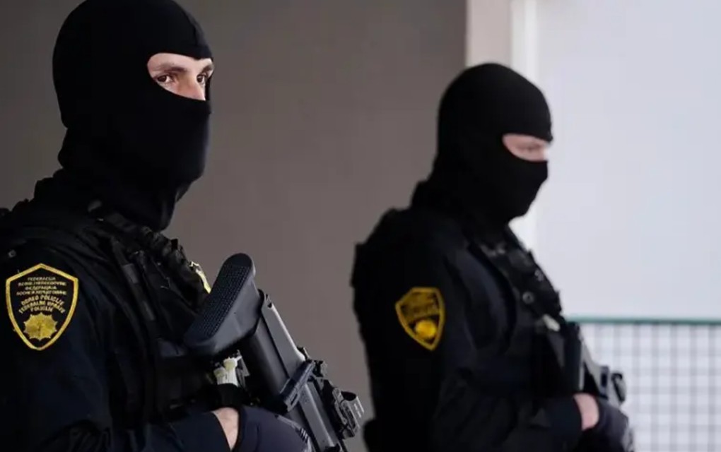 OPSADNO STANJE U ŽIVINICAMA Policija pretresa na više lokacija, u fokusu akcije ovaj političar