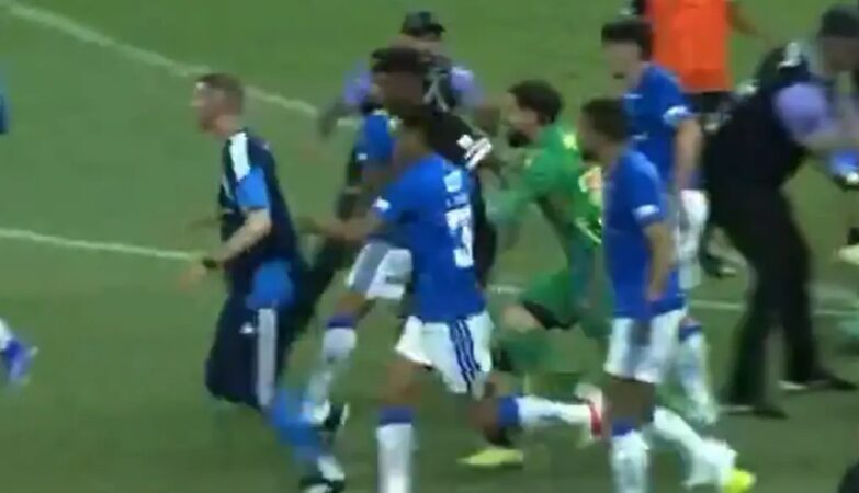 masovna tuča na terenu