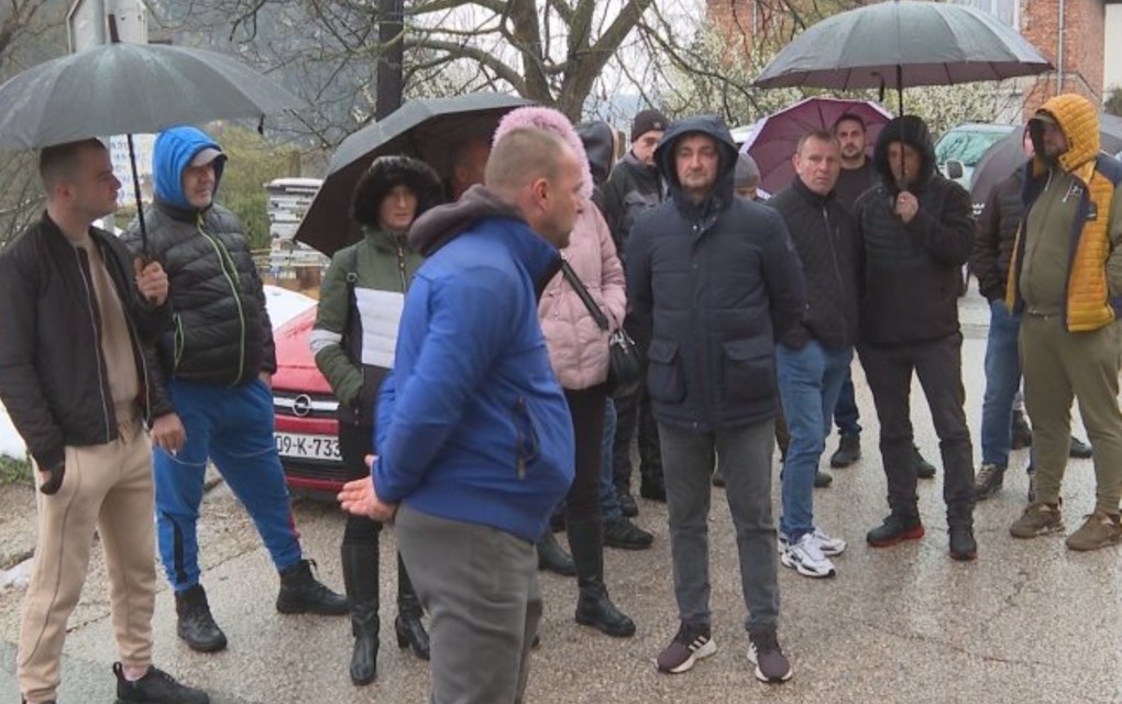 Mještani Donjih Kola održali mirni protest kod puta Banjaluka-Јajce