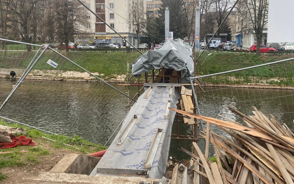 Preminula žena koja je upala u Miljacku kod mosta Ars Aevi