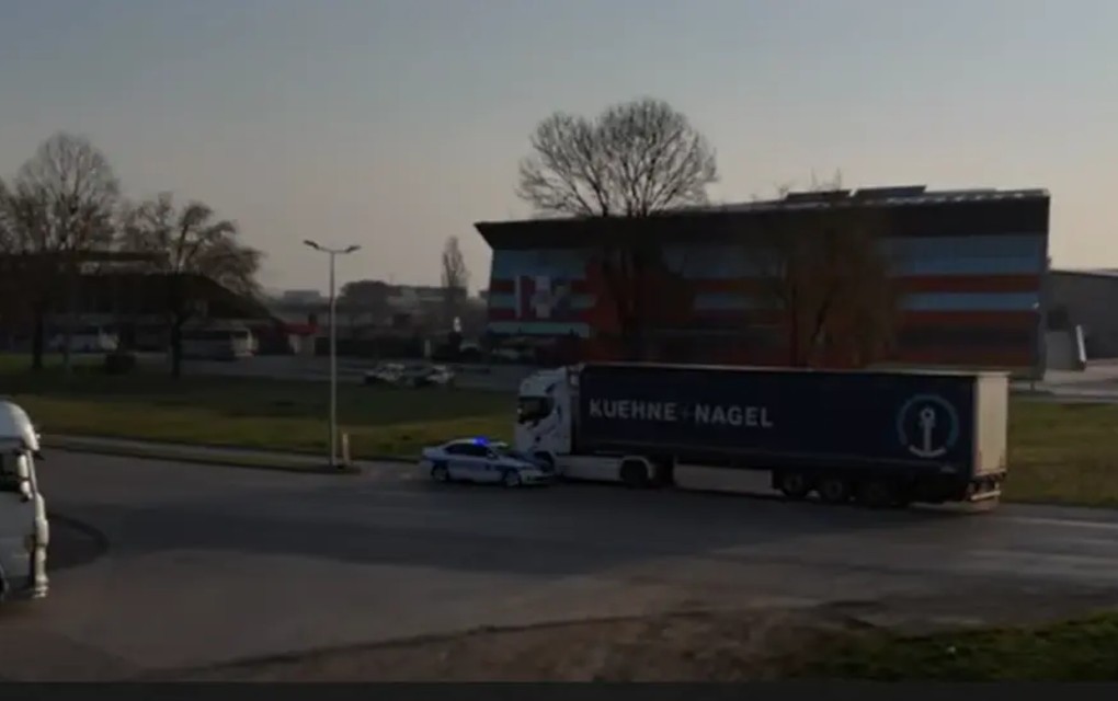 Prevoznici kod GP Gradiška napravili dva kruga u kružnom toku pa prekinuli protest