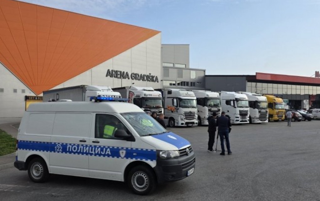 Granični prelaz u Gradišci normalno radi; Prevoznici se okupljaju, nema blokada