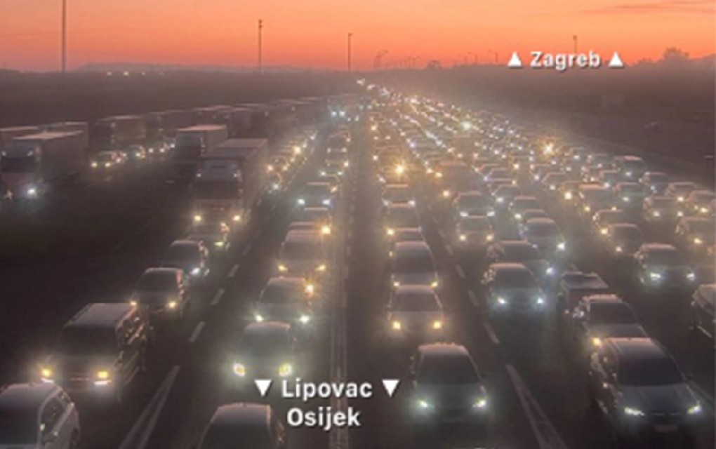 Haos na hrvatskim putevima: Kolona na auto-putu 15 kilometara