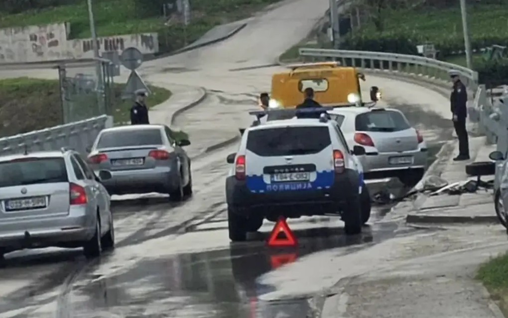 Saobraćajna nesreća na Petrićevcu: Od siline udarca na automobilu otpao točak