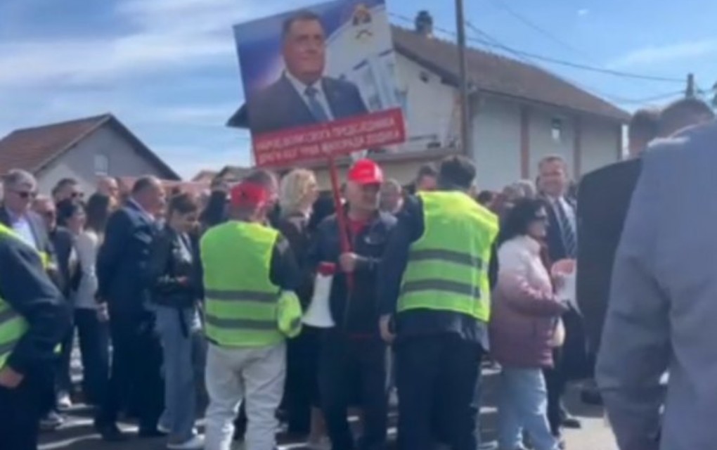 Stanivuković i saradnici izviždani na otvaranju mosta u Česmi – OKUPLJENI SKANDIRALI: LOPOVI, LOPOVI…