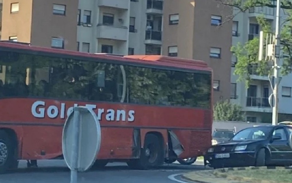 Sudar autobusa i automobila: Udes usporio saobraćaj u ovom banjalučkom naselju