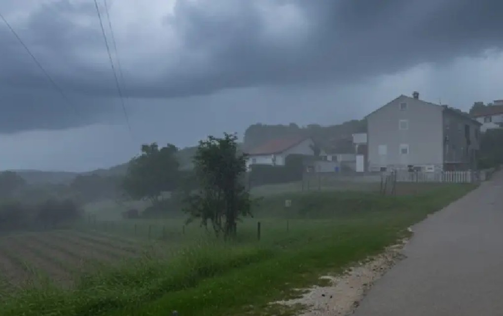 Meteorolozi upozoravaju: Najavljeni olujni vjetar, grad i obilne padavine
