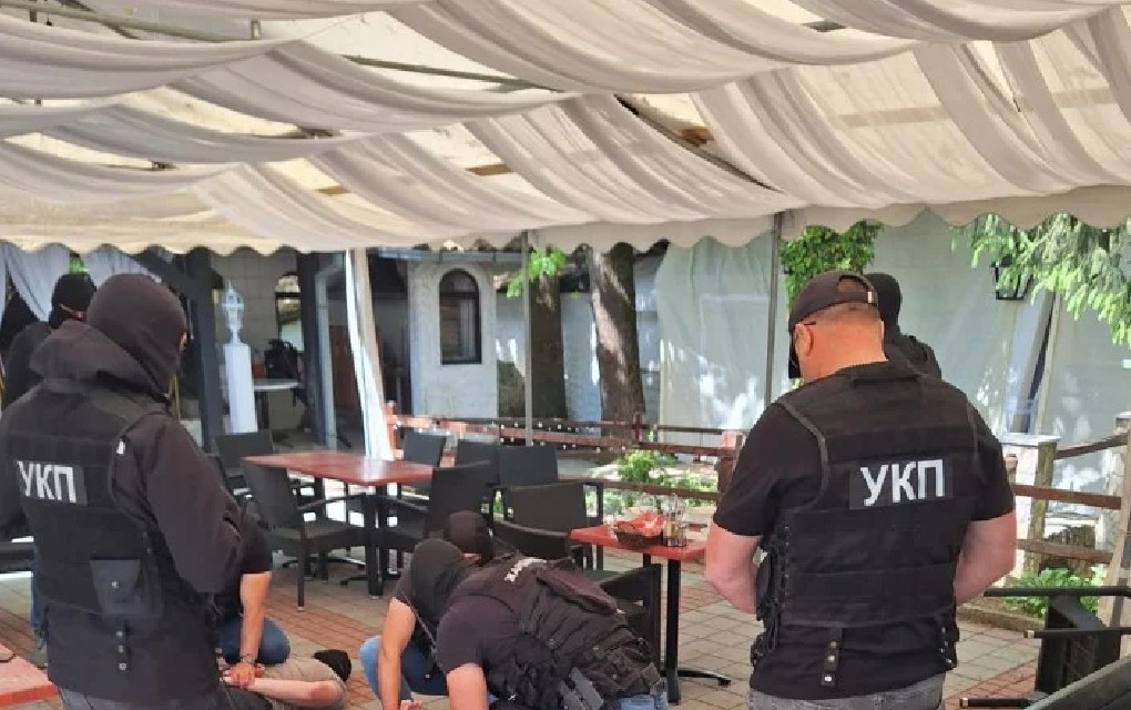 Policajac i vatrogasac u kolu šverca oružja