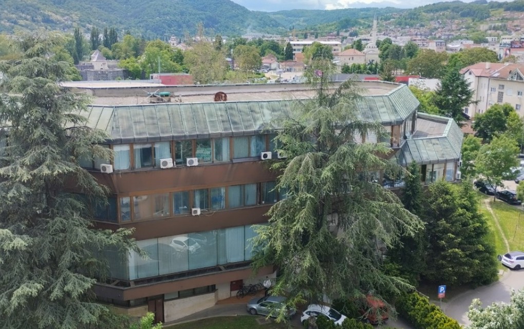 Krov prokišnjava, ventilacija mrtva: Zgrada koja čuva blago Srpske propada pred očima Banjaluke