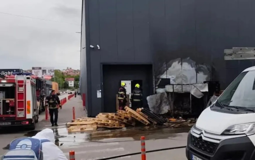 Banjaluka: Požar u skladištu „Jiska“, ekipe na terenu