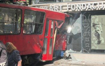 tramvaj iskočio iz šina