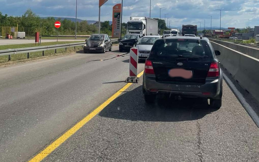 udes na brzoj cesti