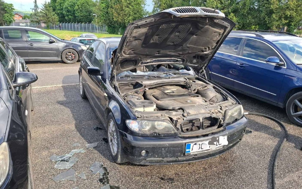 Gorio automobil u krugu kasarne Kozara