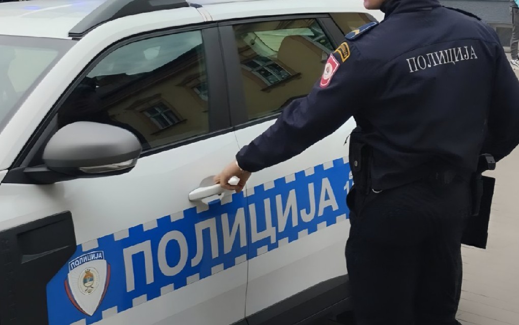 Drama kod kampa Vrbas: Vozilo završilo na krovu na putu